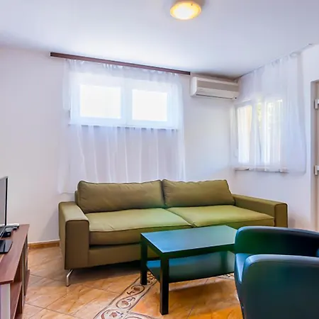 2 Bedroom Cozy In *