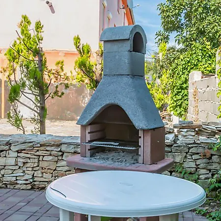 2 Bedroom Cozy In Apartmán Medulin