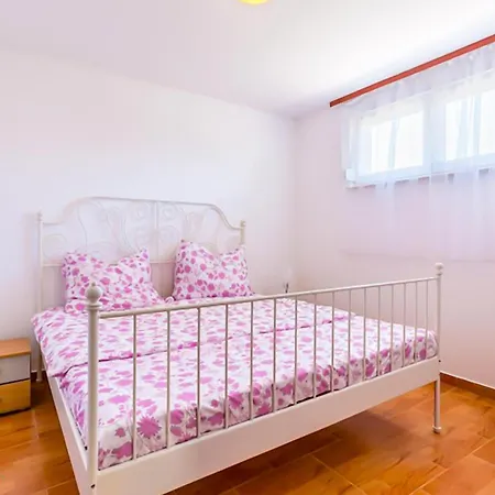 Apartmán 2 Bedroom Cozy In Medulin