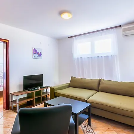 2 Bedroom Cozy In Medulin